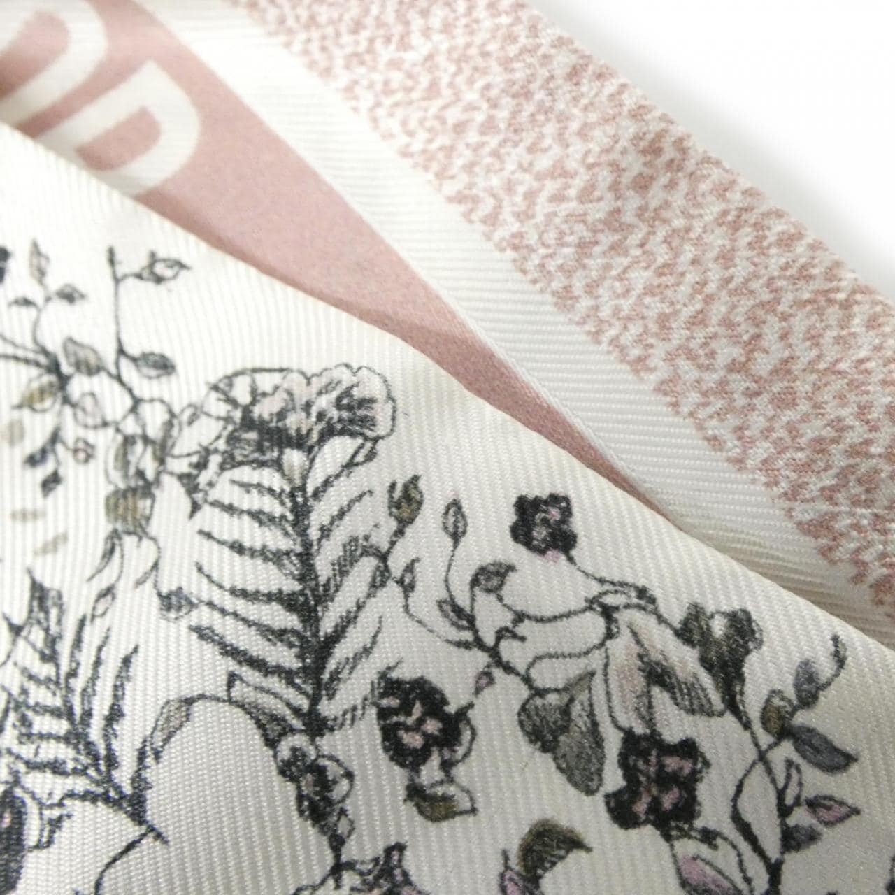 クリスチャンディオール BETTERFLY AROUND THE WORLD 41FAW106I626 スカーフ