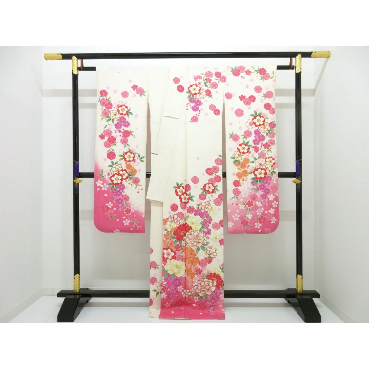 振袖　銀通しボカシ染　友禅金彩加工　刺繍入り