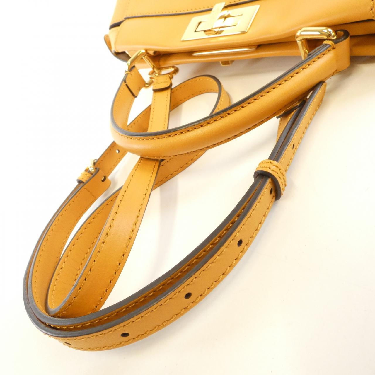 フェンディ ピーカブー 8BN226 Q4J バッグ