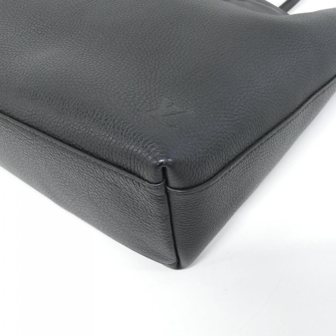 LOUIS VUITTON Taurillon Cava Voyage M50086 包