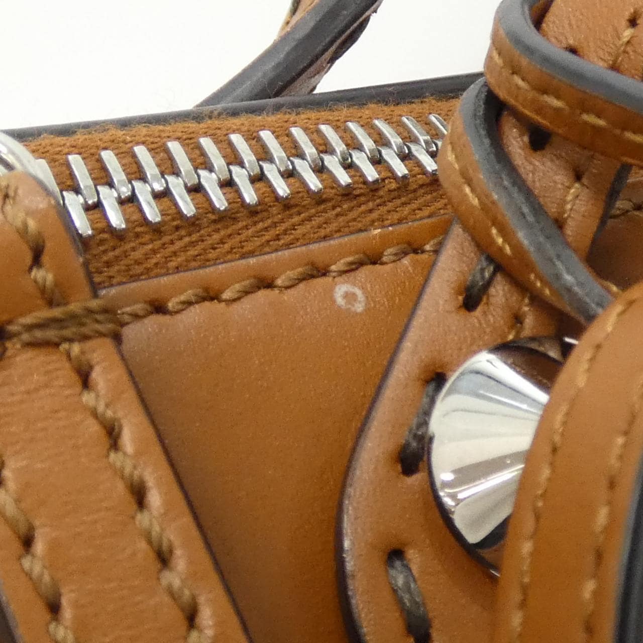 フェンディ バイ ザ ウェイ ミディアム 8BL146 AC9L バッグ