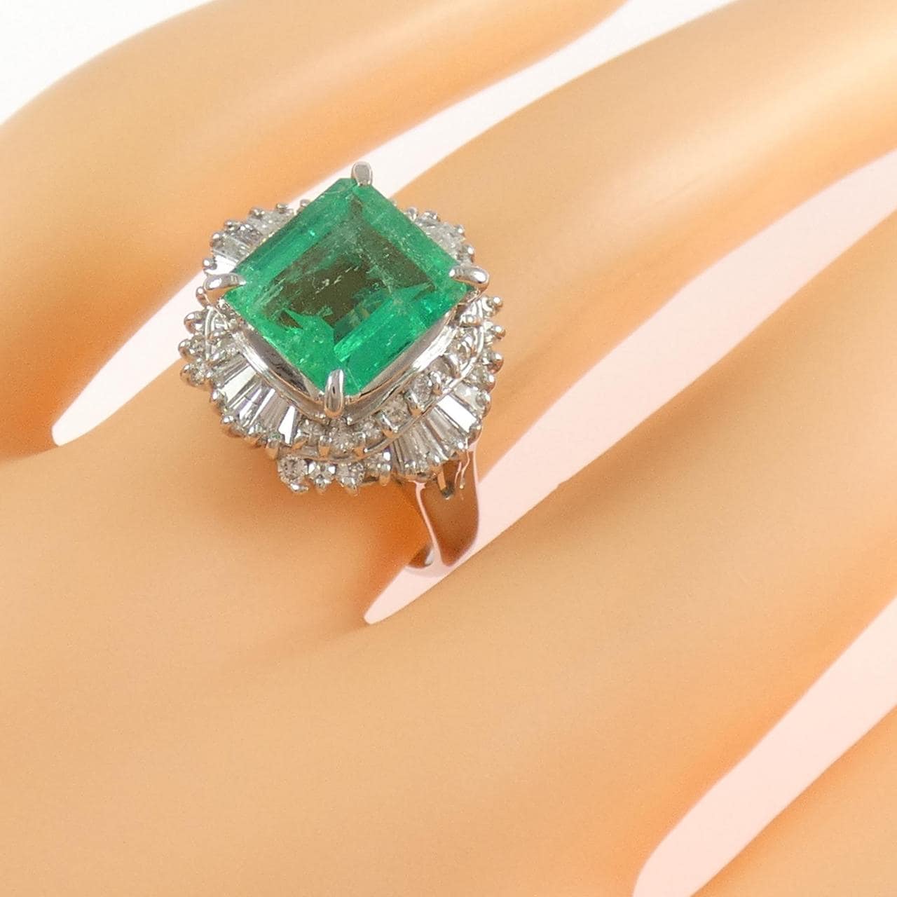 PT900 エメラルド リング 2.50CT