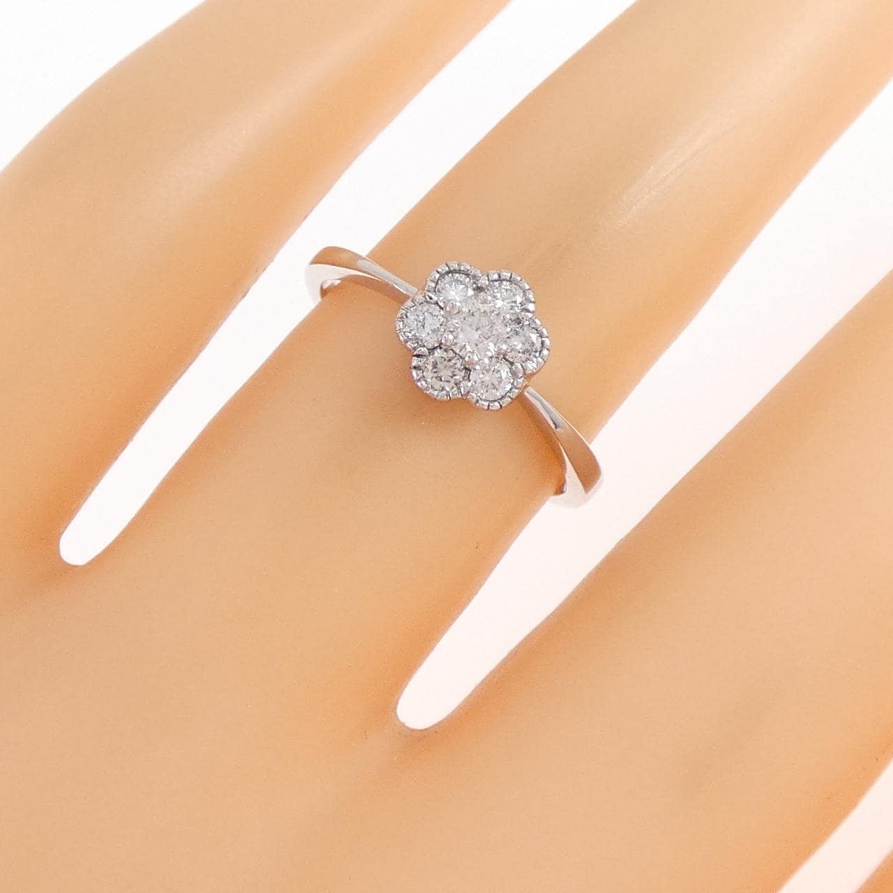 K18WG フラワー ダイヤモンド リング 0.30CT
