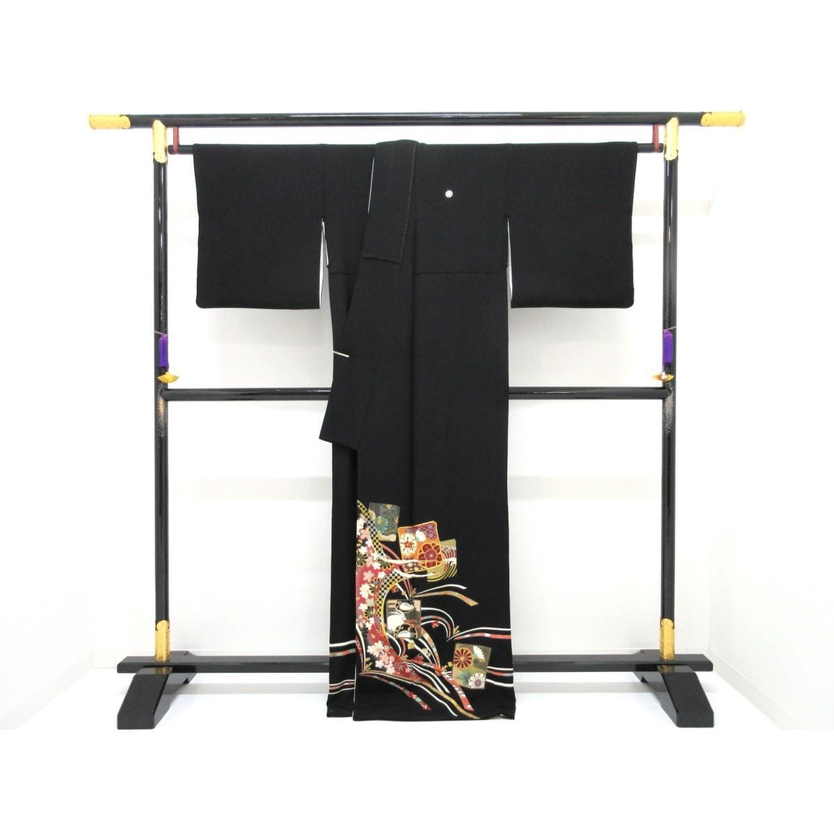 留袖　友禅金彩加工　刺繍入り　丸に桔梗　身幅２Ｌ
