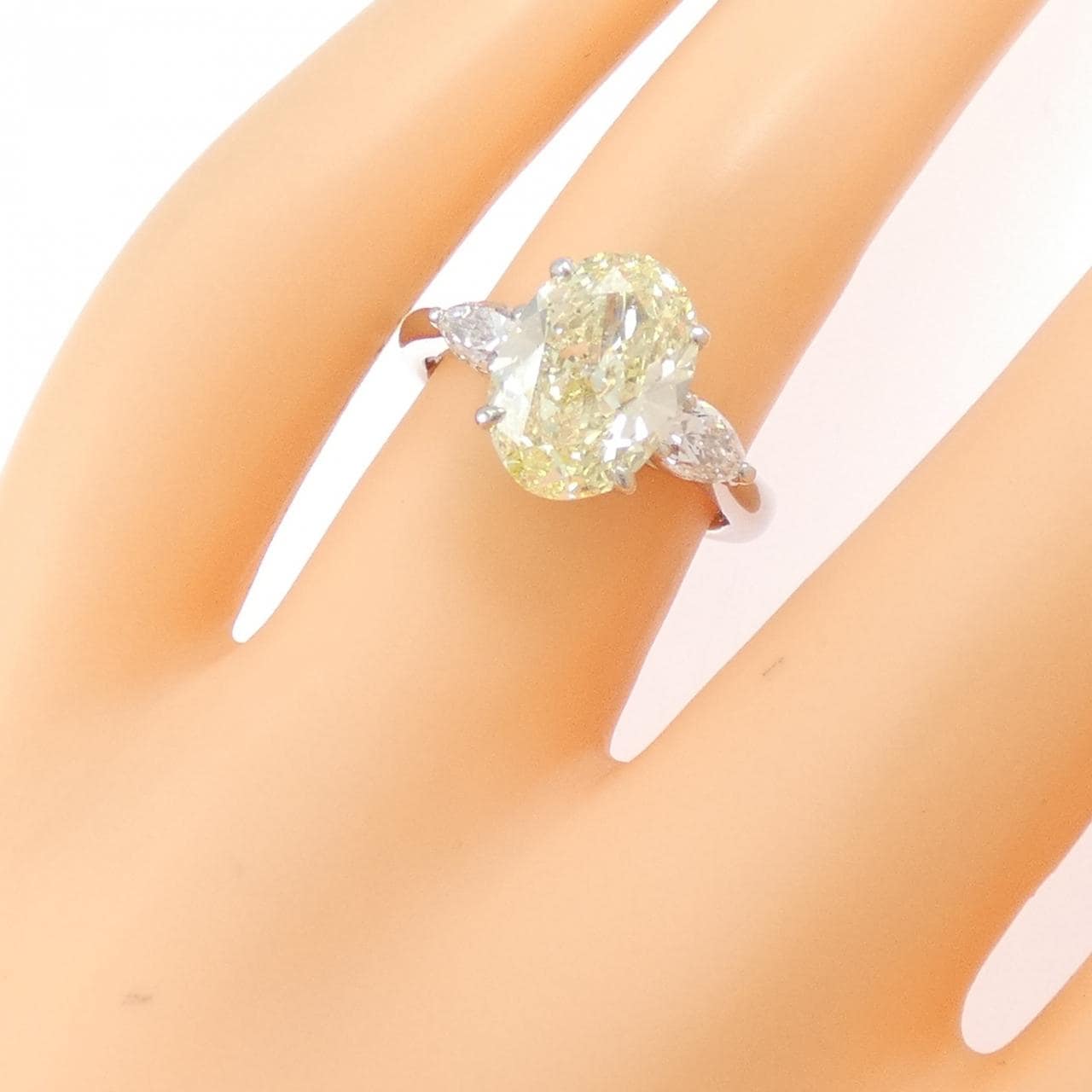 PT900 ダイヤモンド リング 2.609CT LY VS1 オーバルカット