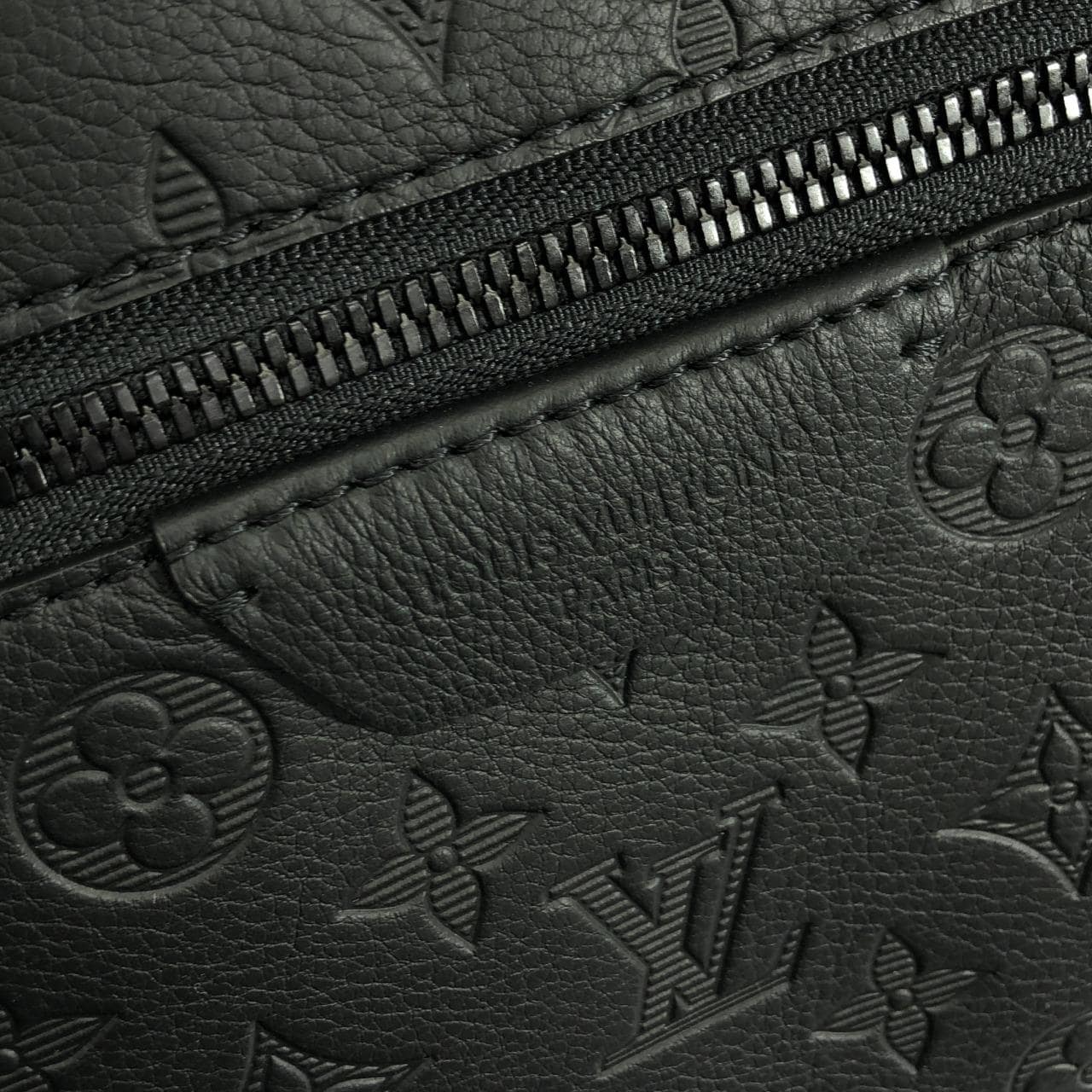 ルイヴィトン モノグラム シャドウ ディスカバリー バックパック PM M46553 リュックサック