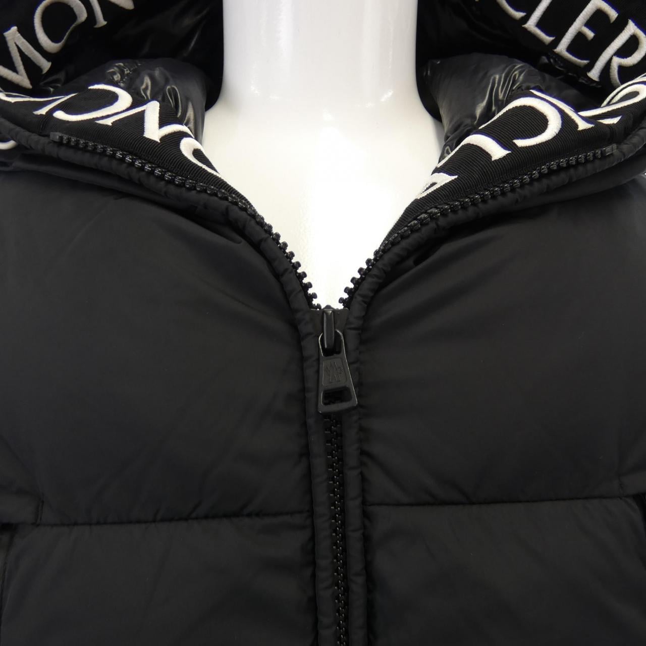 モンクレール MONCLER ダウンジャケット