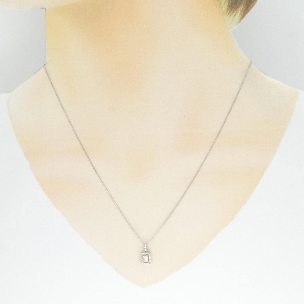 [BRAND NEW] PT Diamond Necklace 0.20CT