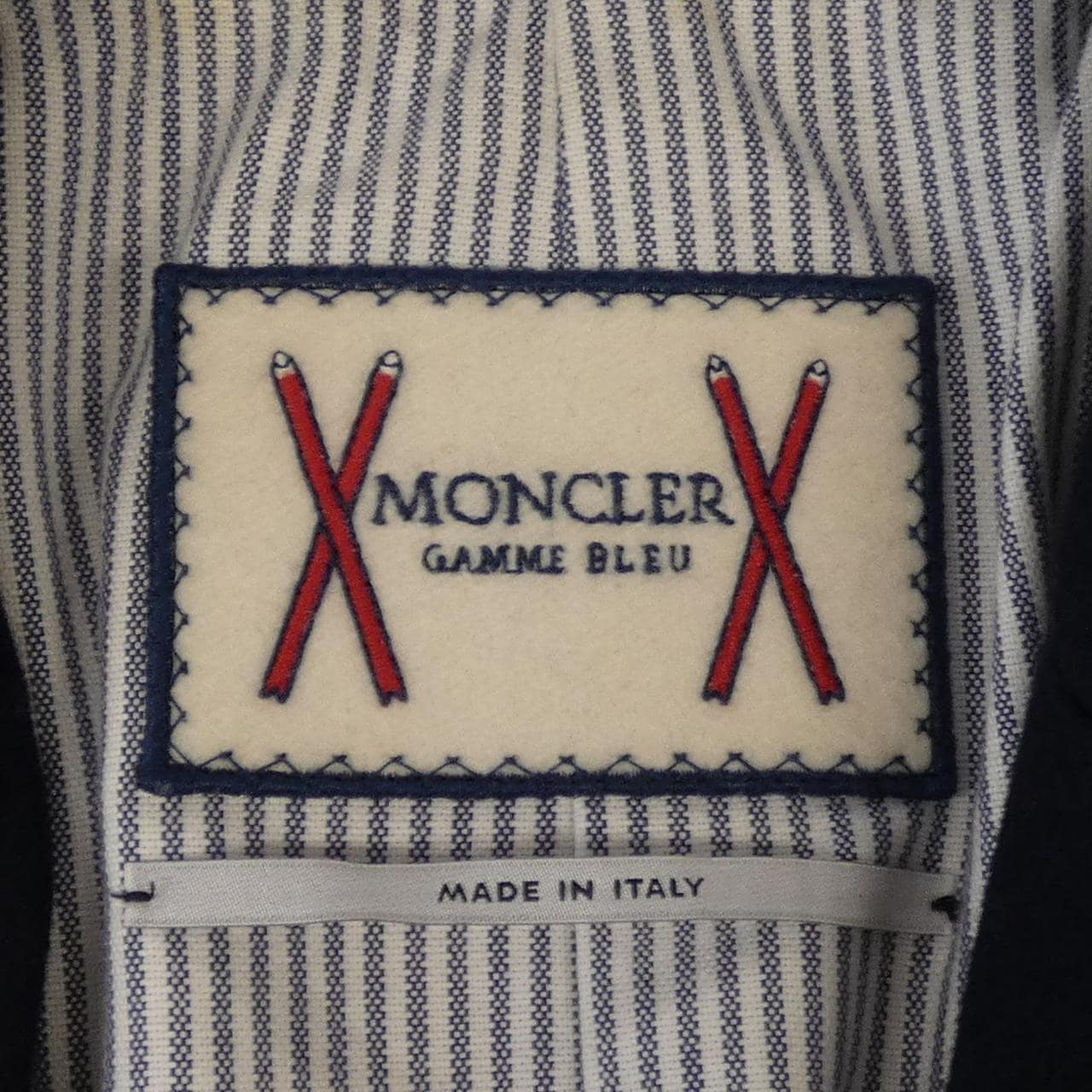 モンクレールガムブルー MONCLER GAMMEBLEU 23913000300 ダウンジャケット