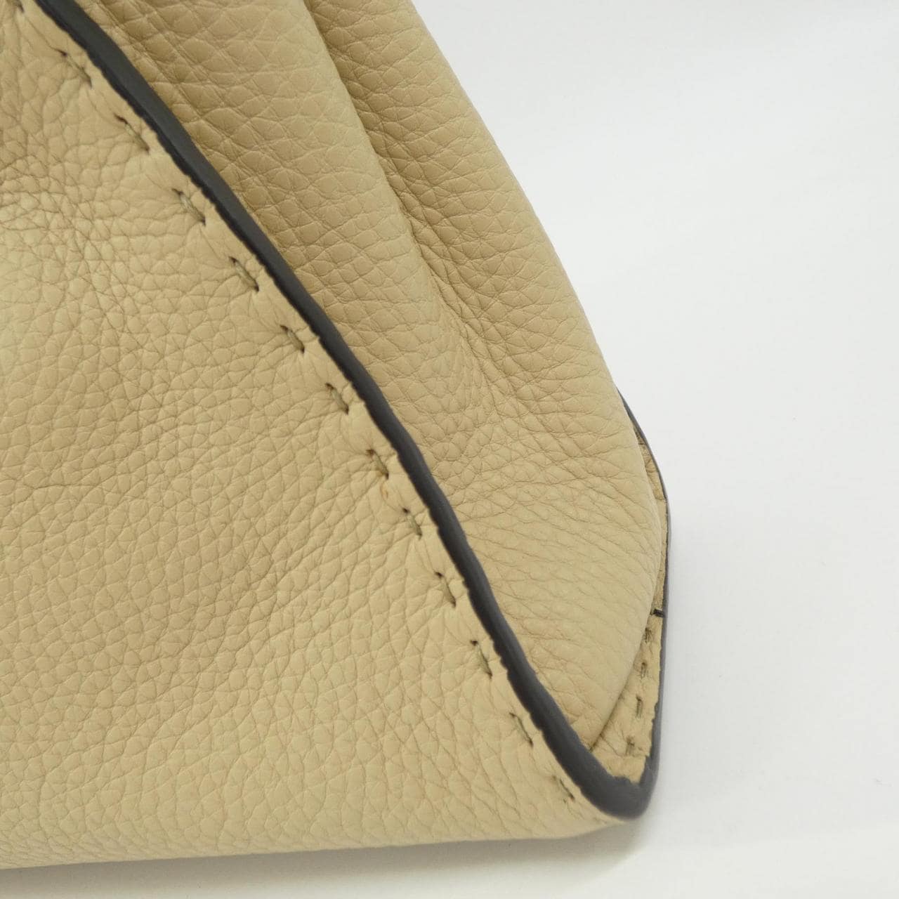 FENDI SELERRIA Peekaboo Essential 8BN302 A7TV 包