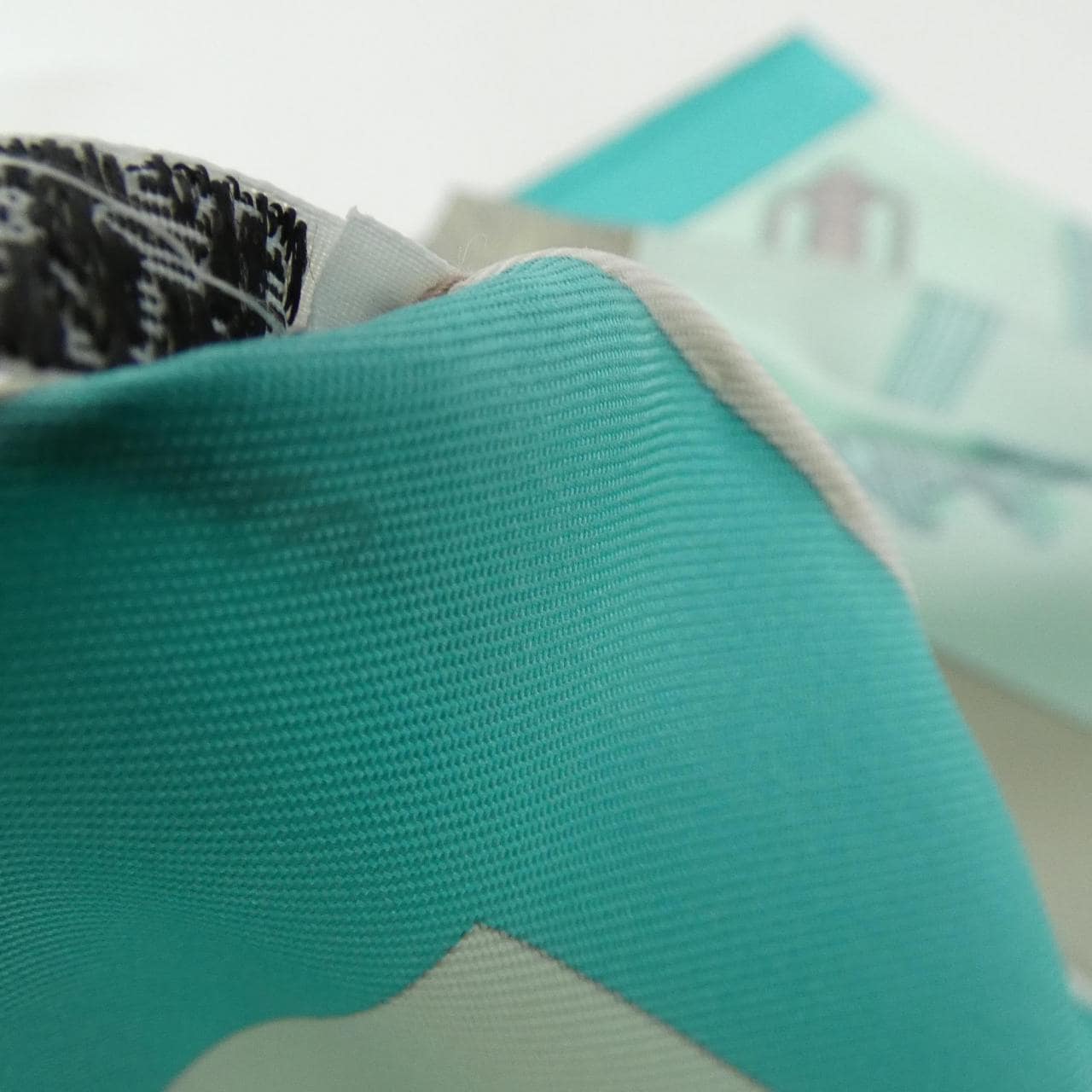 エルメス MERVEILLEUSES LANTERNES カレ 003081S スカーフ