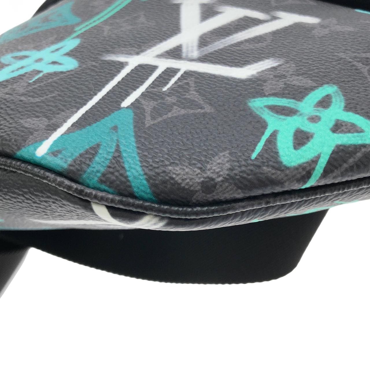 ルイヴィトン モノグラム エクリプス(LVグラフィティ ヴェール) ディスカバリー バムバッグ PM M21397 ショルダーバッグ