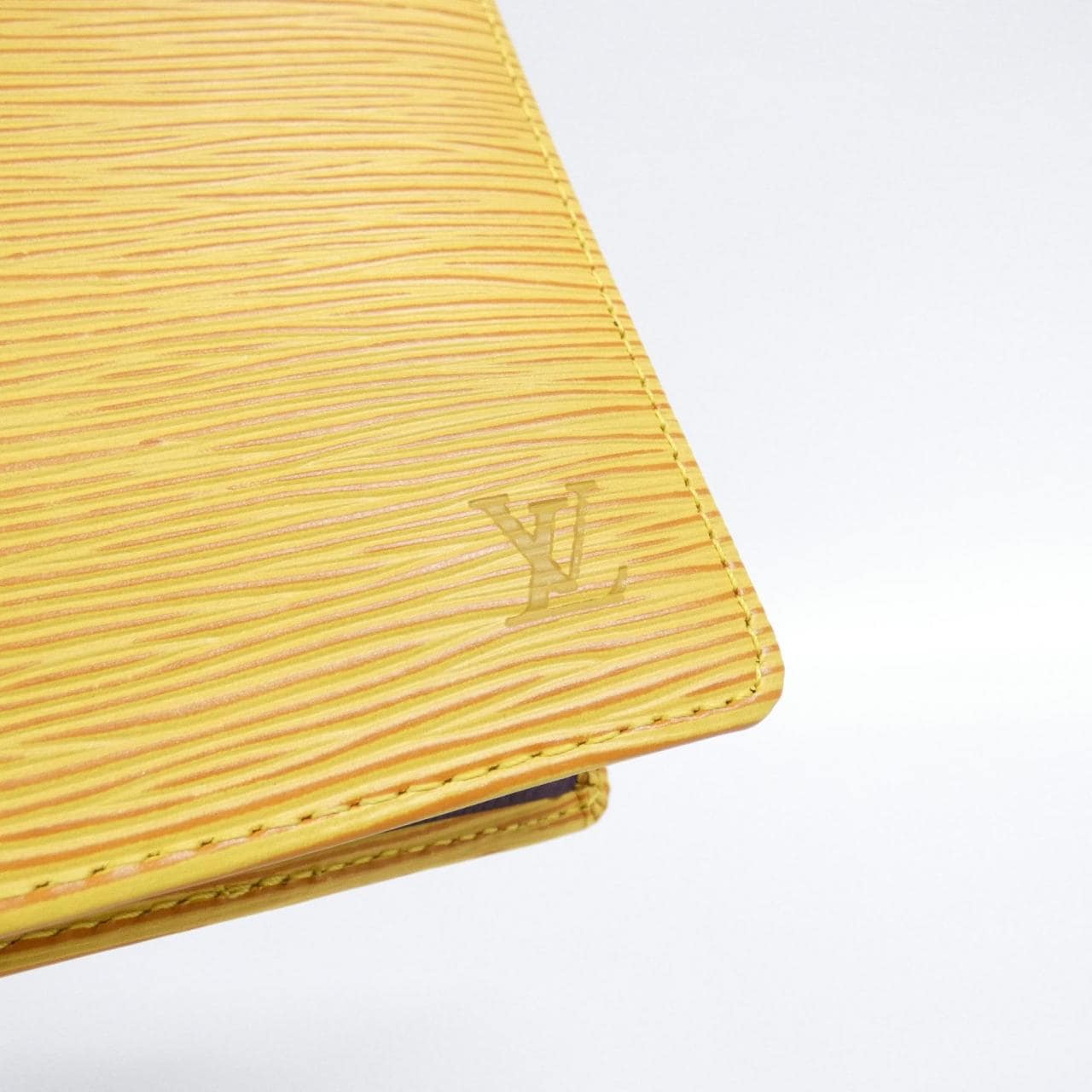 ルイヴィトン エピ ポルト ビエ 6カルト クレディ M63319 札入れ