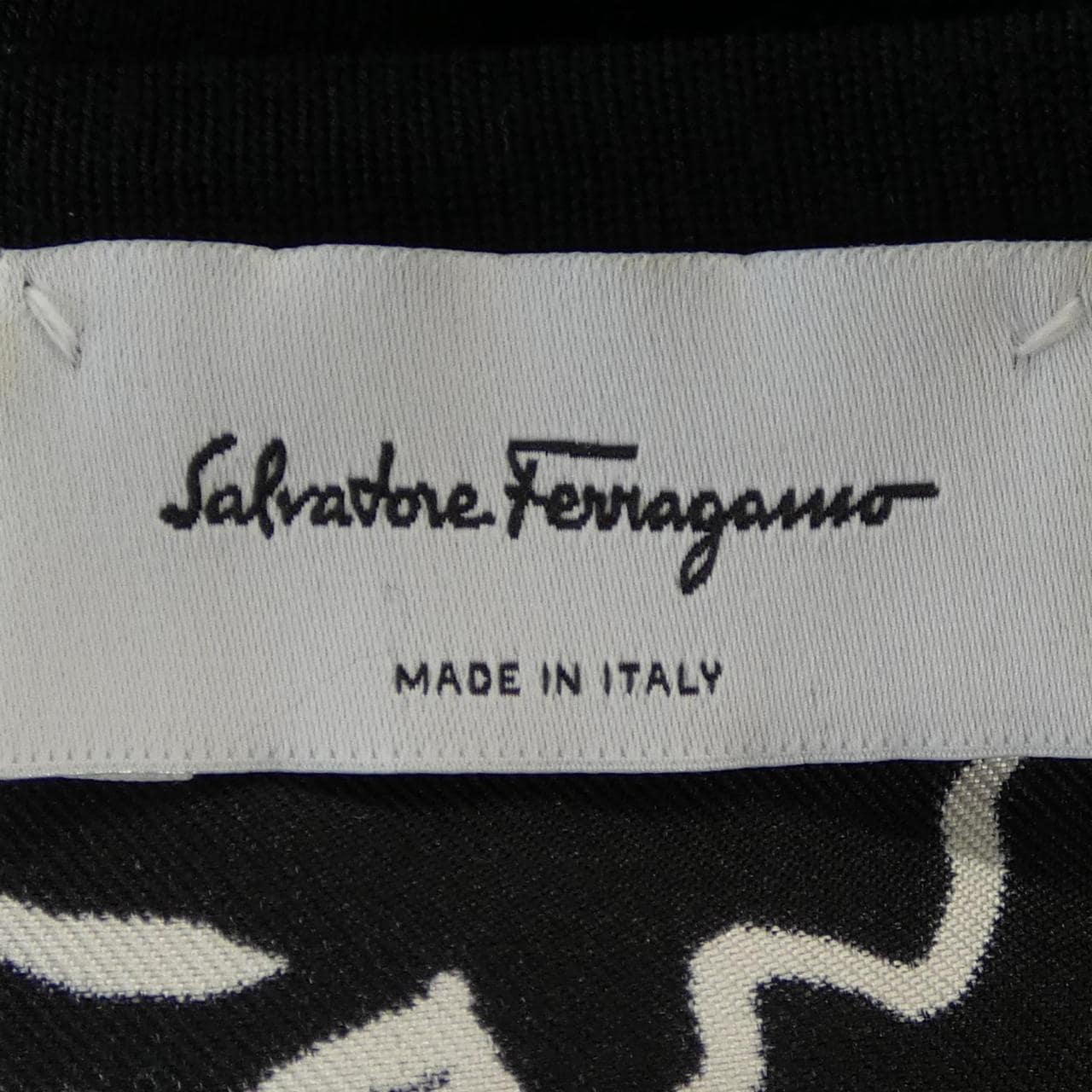薩爾瓦托雷‧菲拉格慕SALVATORE FERRAGAMO薩爾瓦托雷‧菲拉格慕 (Salvatore Ferragamo) 一件