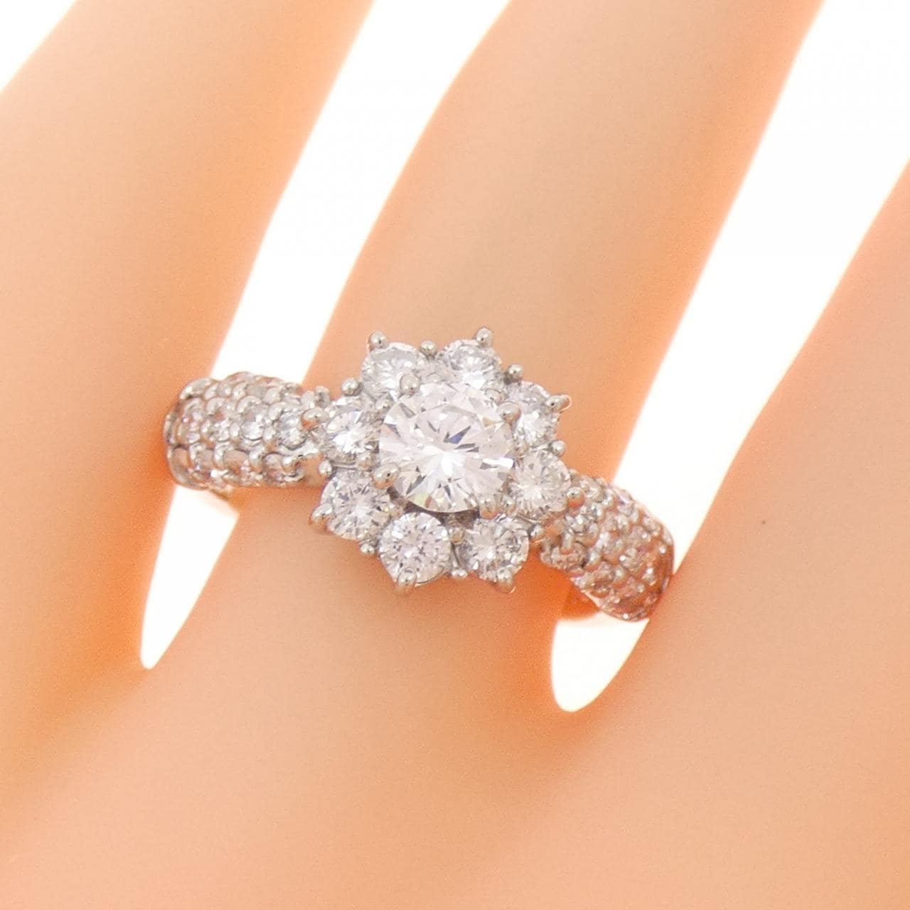 PT900 フラワー ダイヤモンド リング 0.396CT