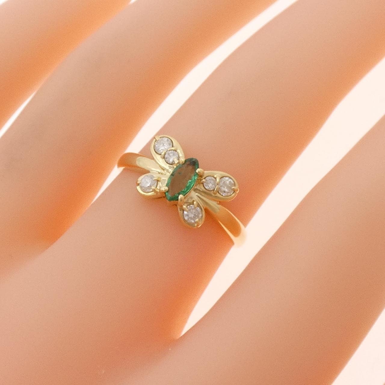 K18YG バタフライ エメラルド リング 0.19CT