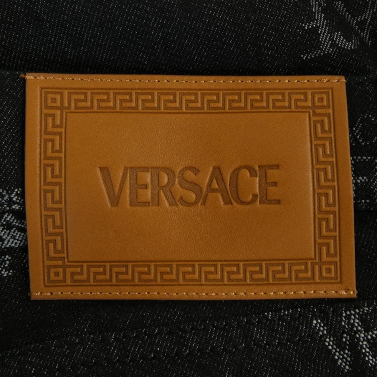 ヴェルサーチェ VERSACE A81832 ジーンズ