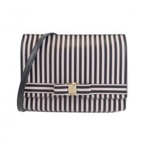 サルヴァトーレフェラガモ 22 0257 ショルダーバッグ