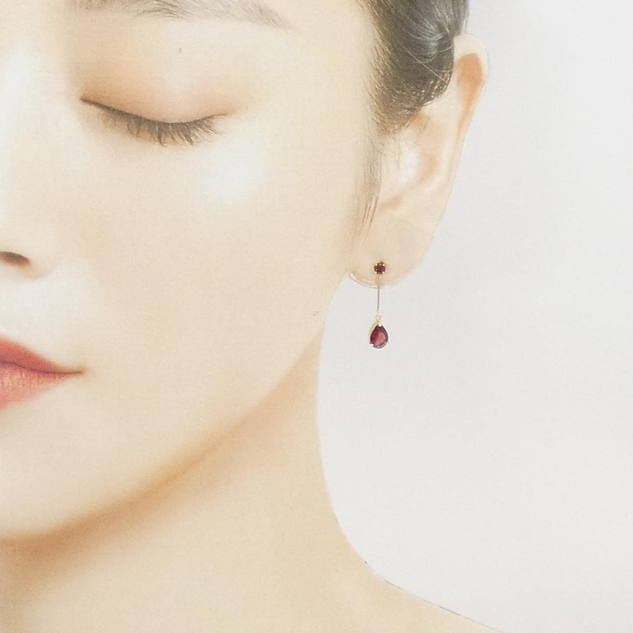 K18YG石榴石耳环 1.20克拉