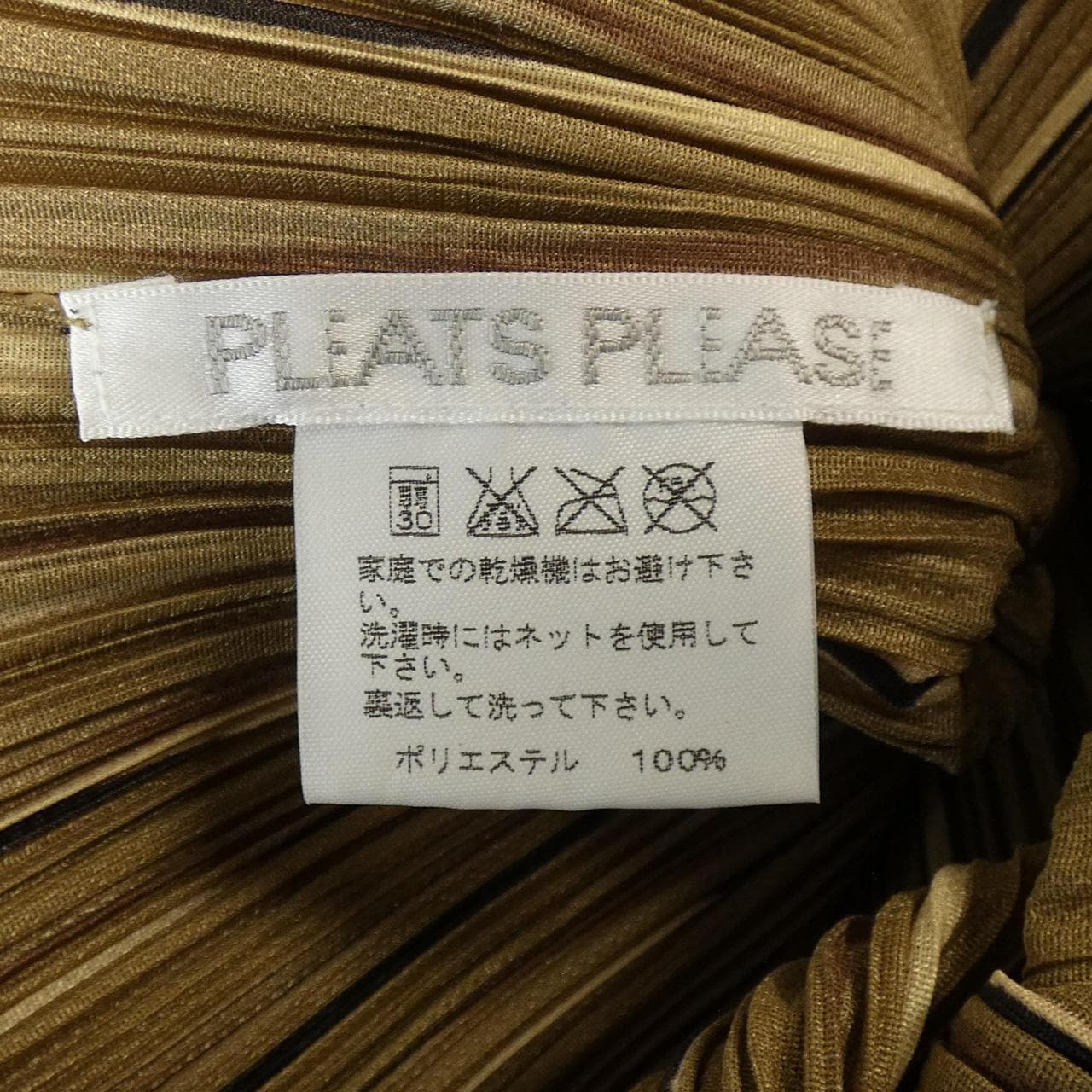 百褶PLEATS PLEASE上衣