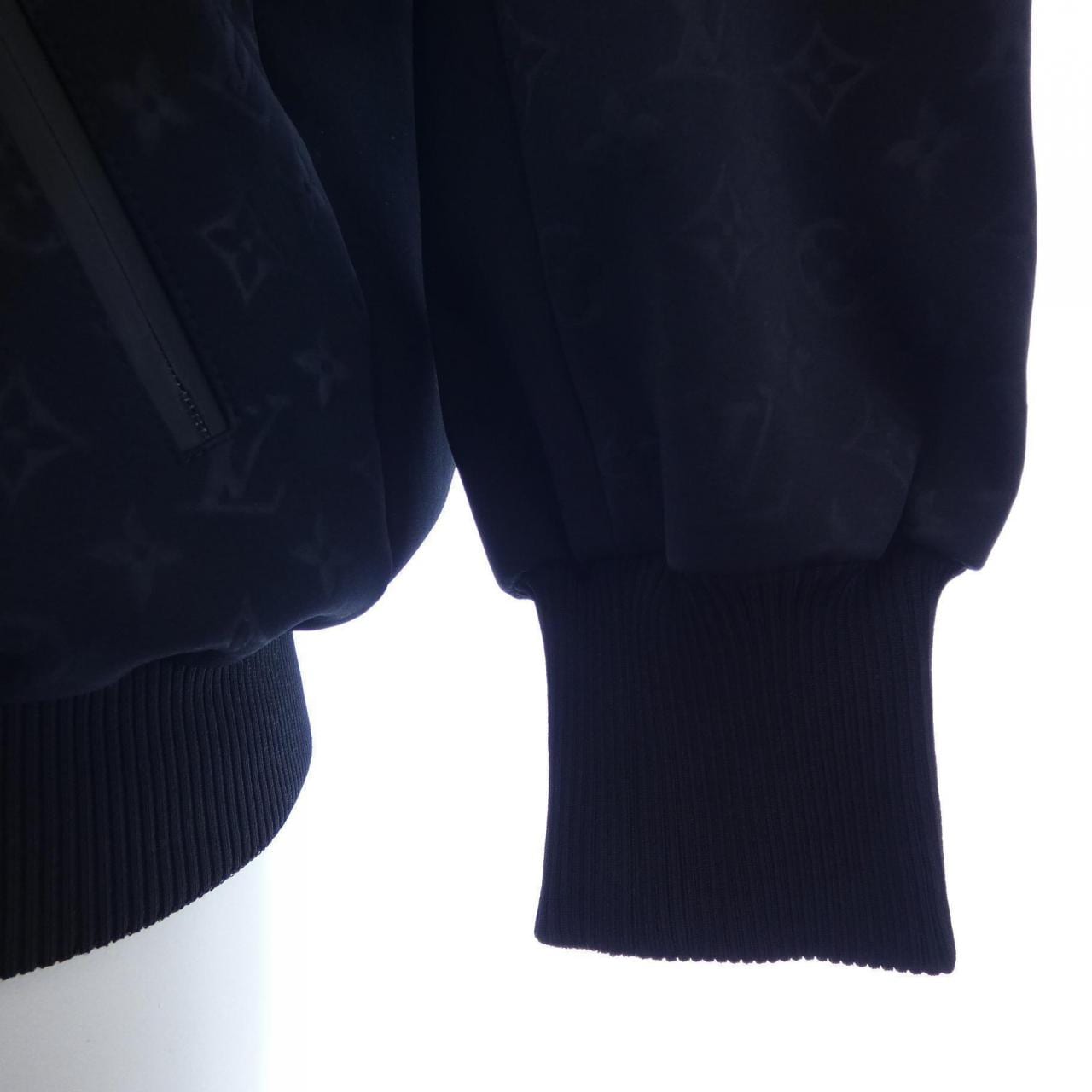 ルイヴィトン LOUIS VUITTON エンボスモノグラム FMJA26D97 ブルゾン