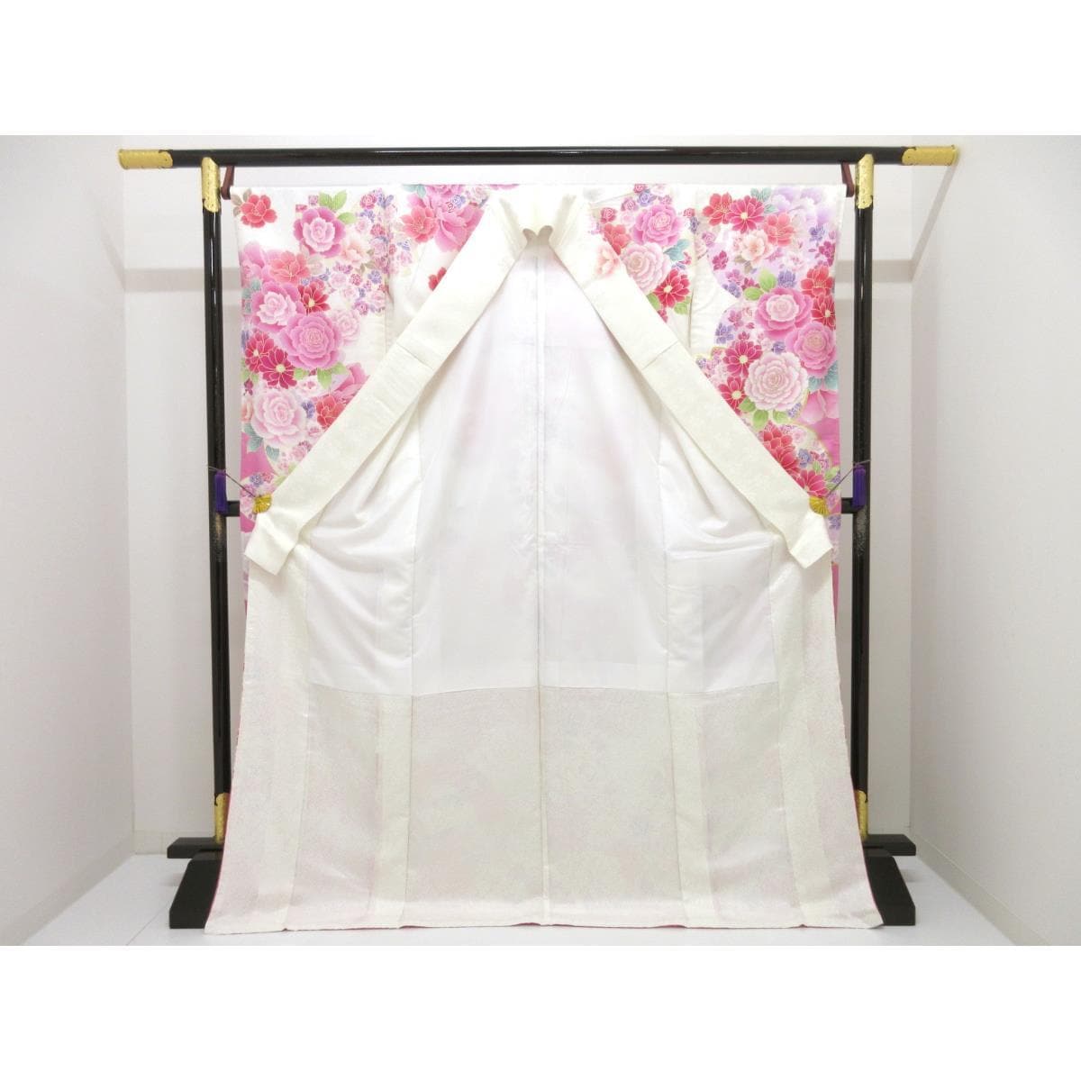 【未使用品】振袖　友禅金彩加工　刺繍入りボカシ染