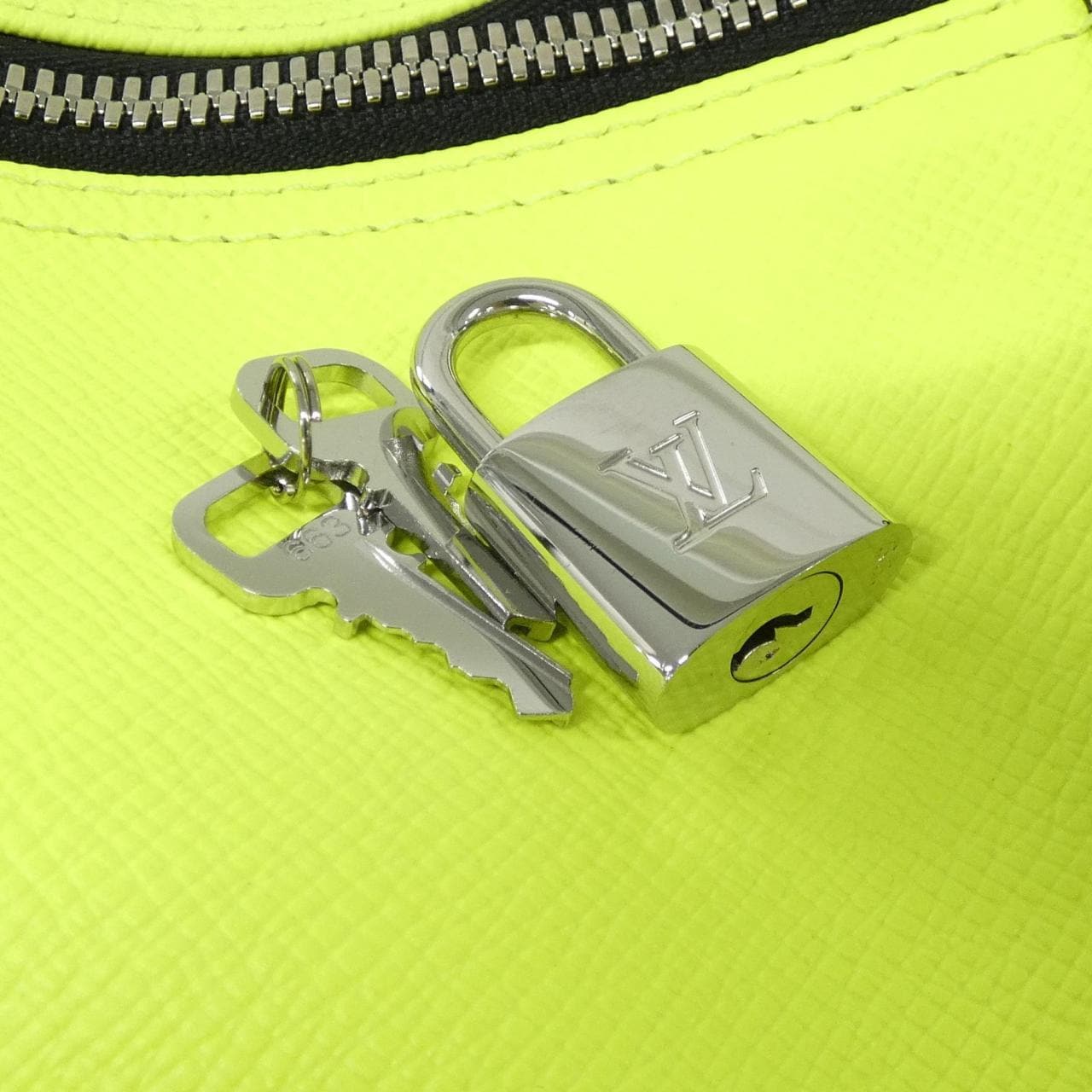 ルイヴィトン タイガ ラマ キーポル バンドリエール 50cm M30941 バッグ