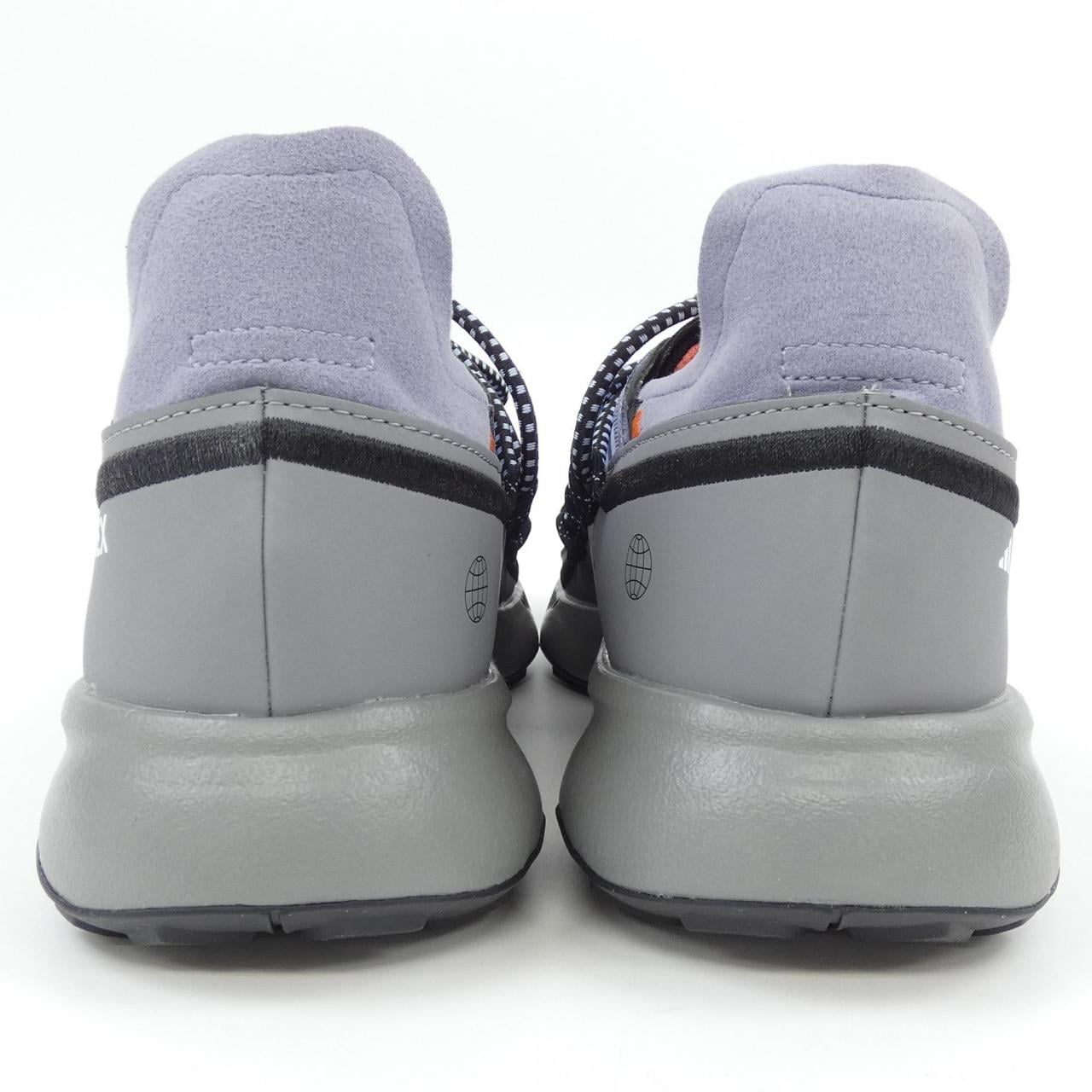 アディダス ADIDAS HP8616 スニーカー
