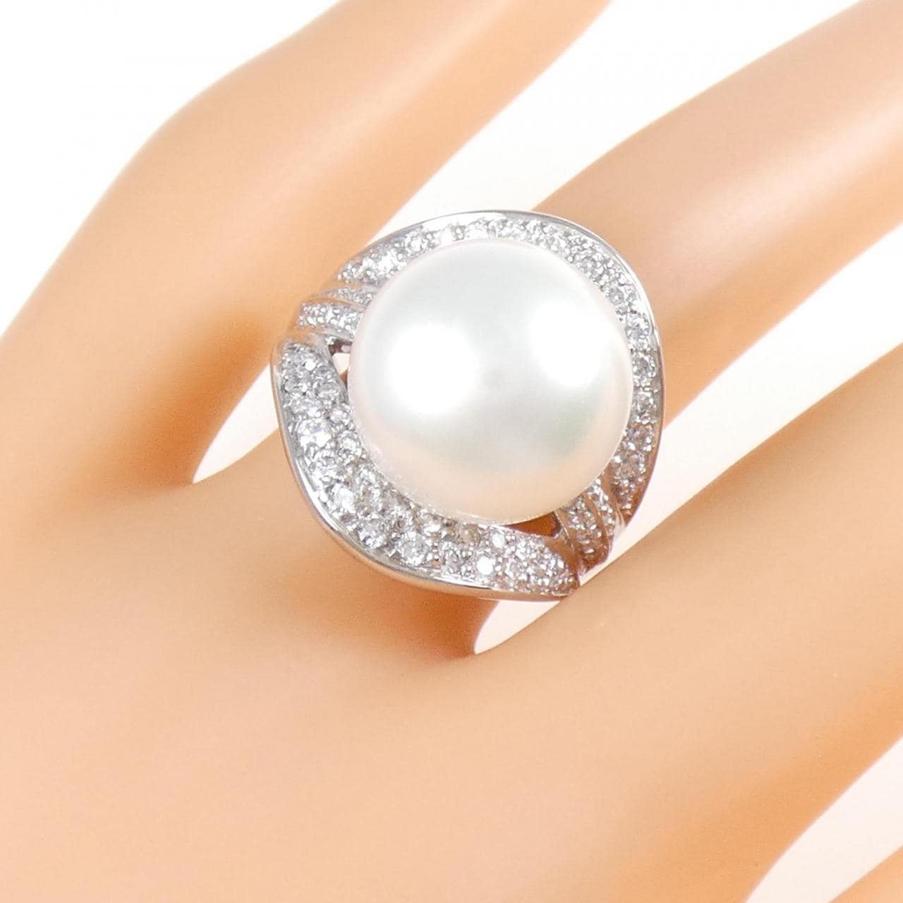 PT White Butterfly Pearl ring 13.4mm