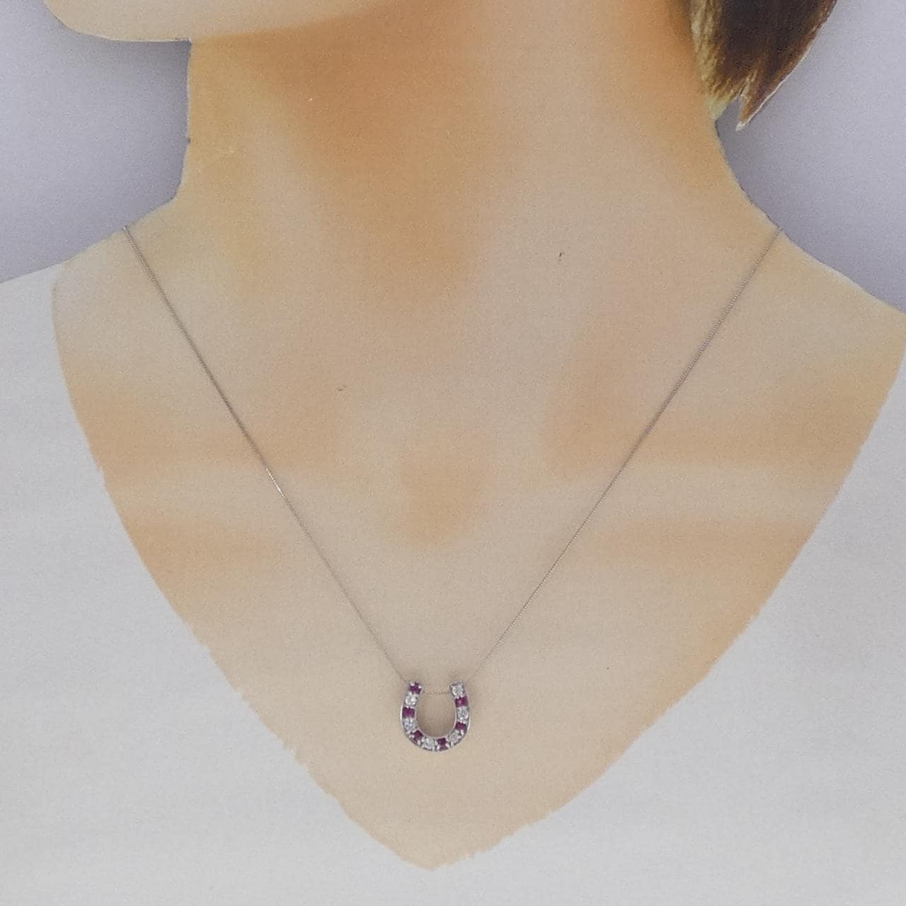 K18WG ホースシュー ルビー ネックレス