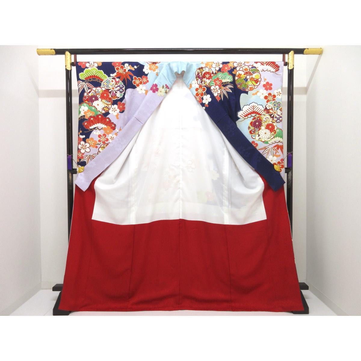 振袖　友禅金彩加工　刺繍入り