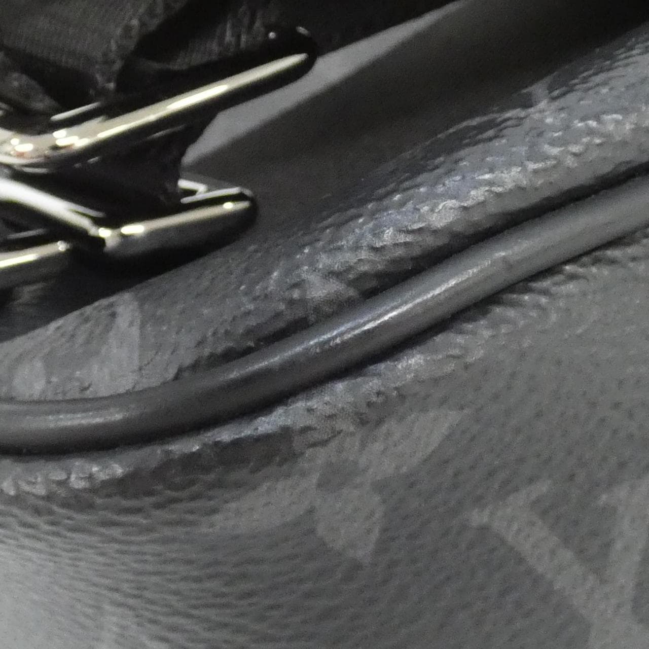 ルイヴィトン モノグラム エクリプス バムバッグ M42906 ショルダーバッグ