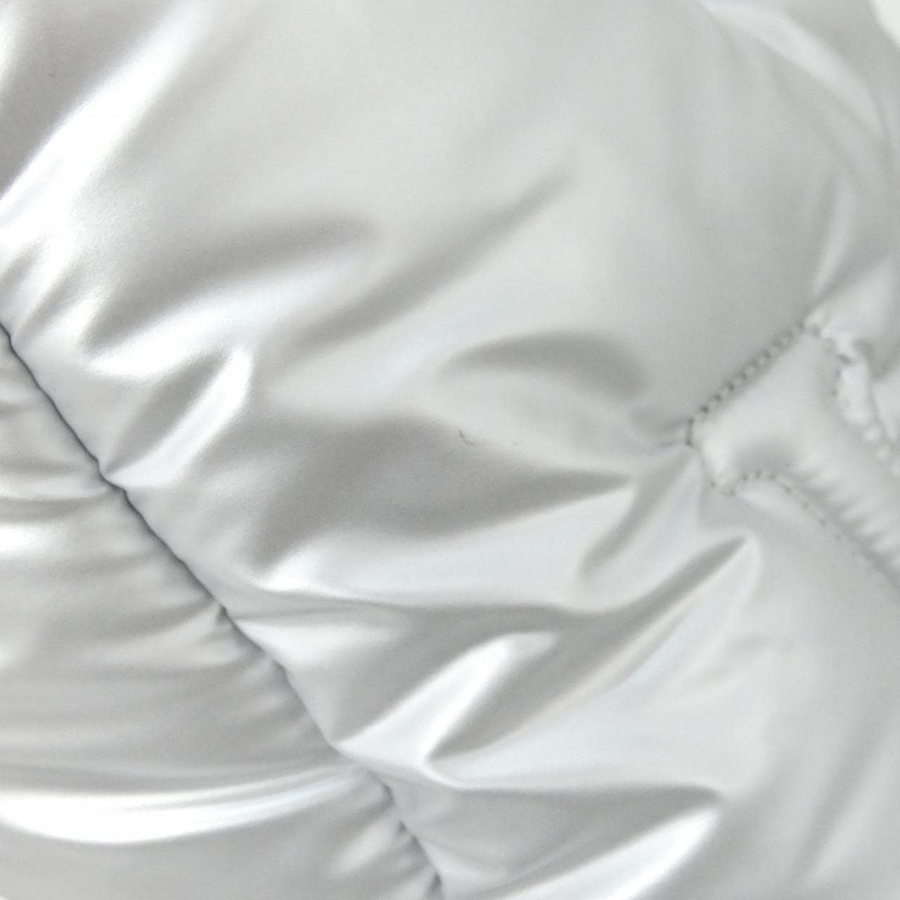 ルイヴィトン LVピロー オンザゴー GM M21053 バッグ