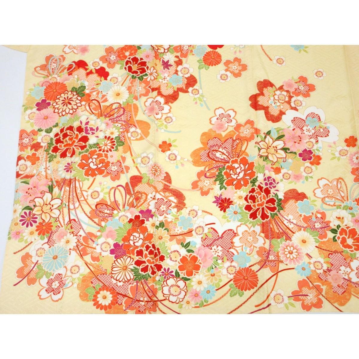 振袖　友禅金彩加工　刺繍入り