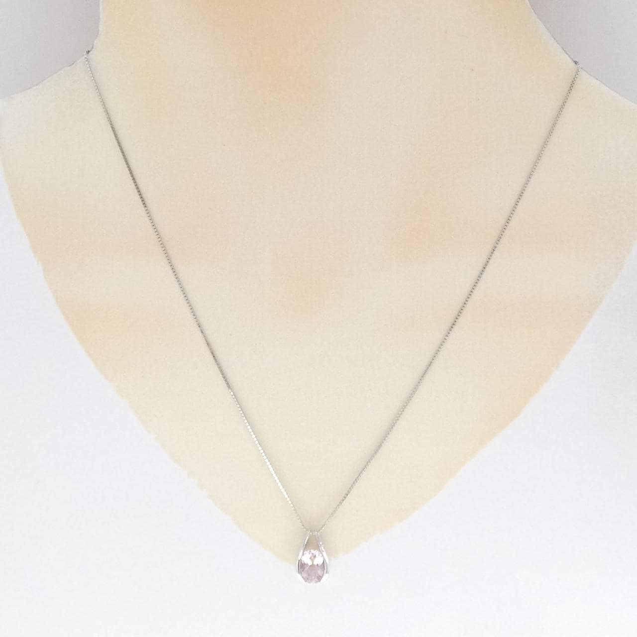 K18WG ベリル ネックレス 1.22CT