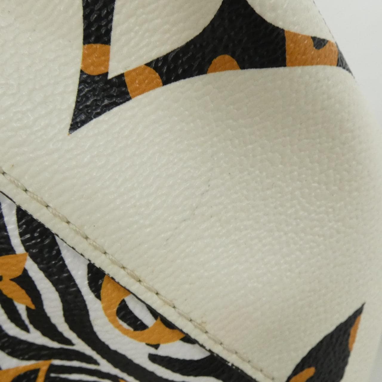 ルイヴィトン ジャイアント モノグラム ジャングル ネオ ノエ M44679 ショルダーバッグ