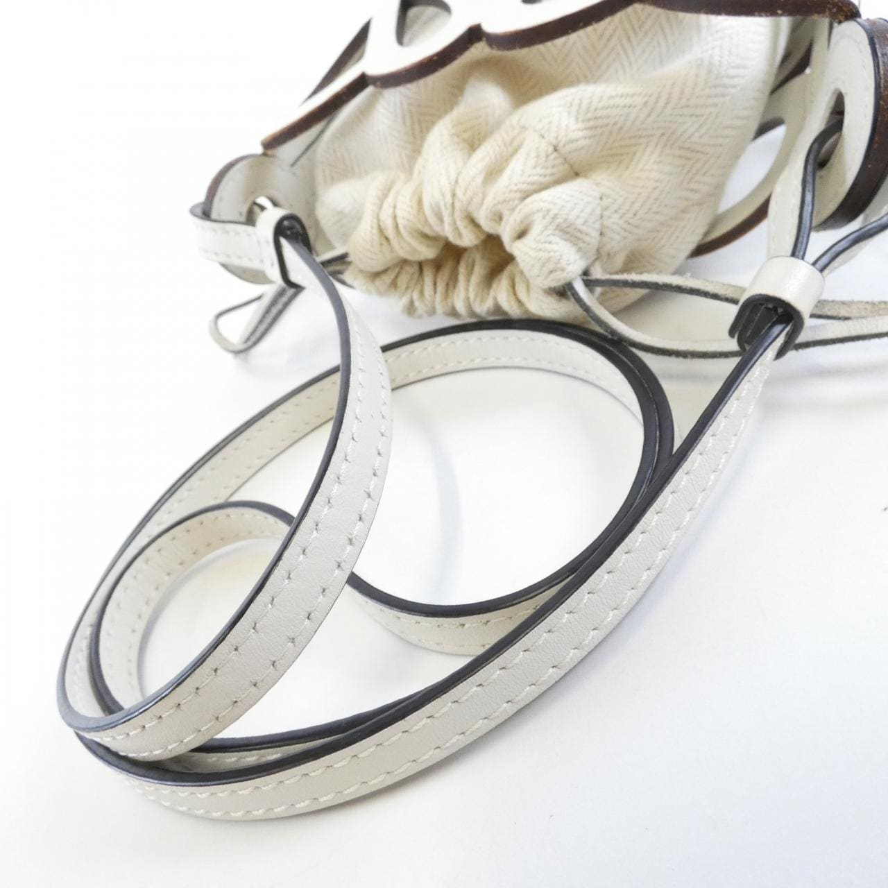 ロエベ アナグラムカットアウトポケット C922Y62X07 バッグ