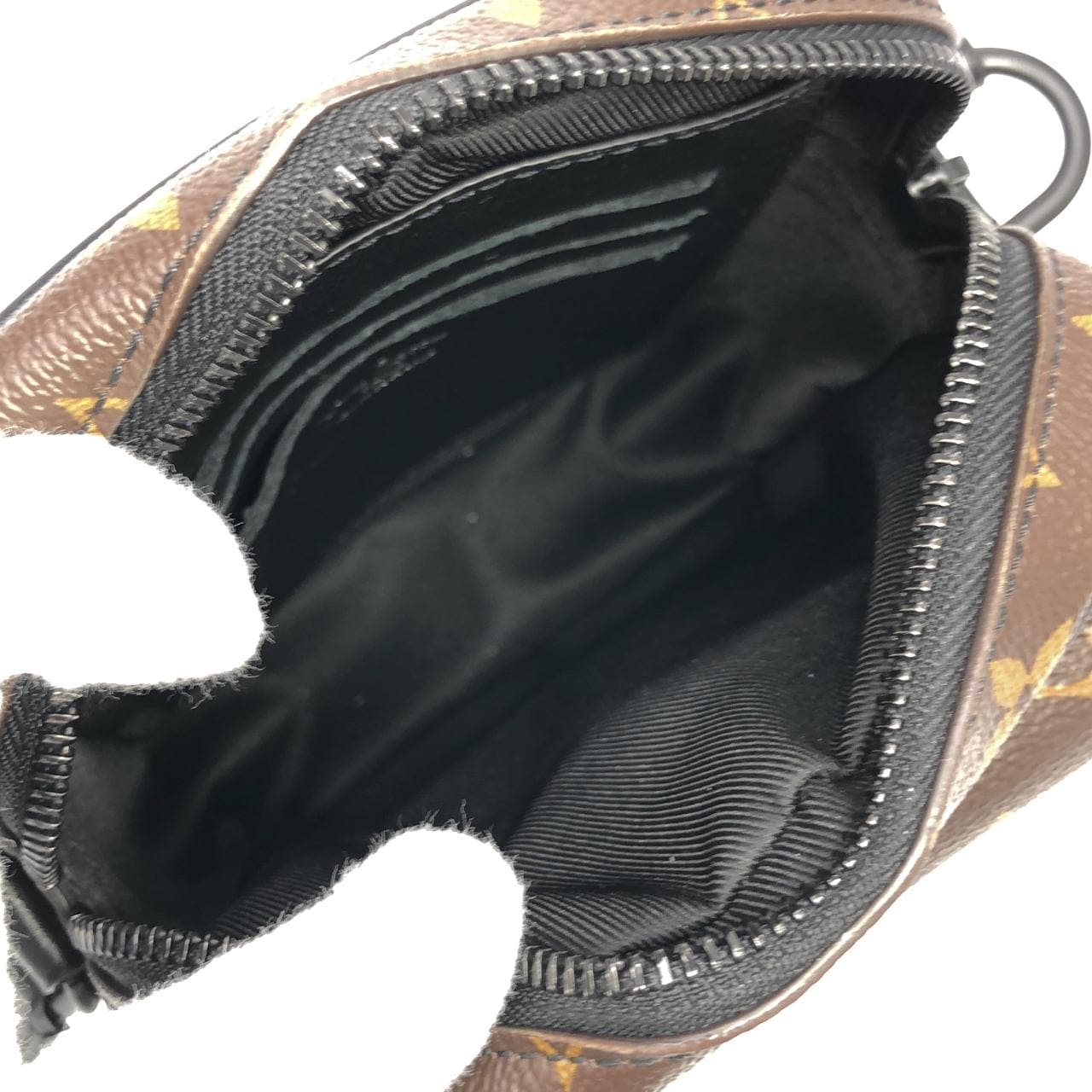 ルイヴィトン モノグラム マカサー クリストファー ウエアラブル ウォレット M69404 ショルダーバッグ