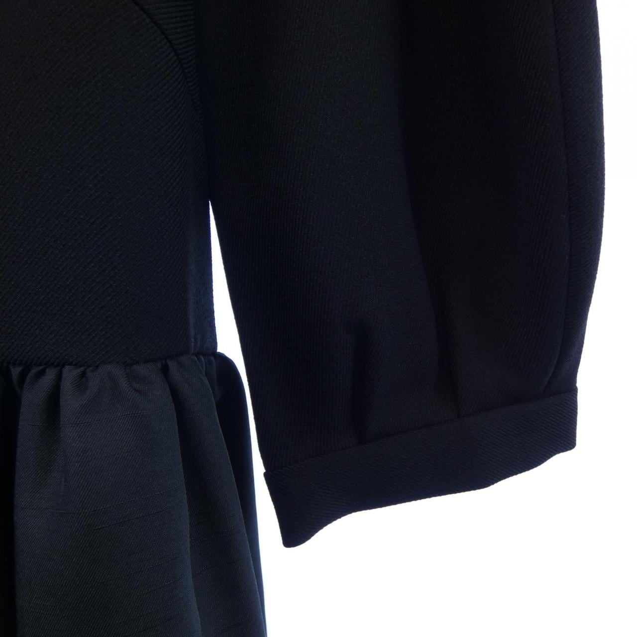 ティアラ TIARA トップス