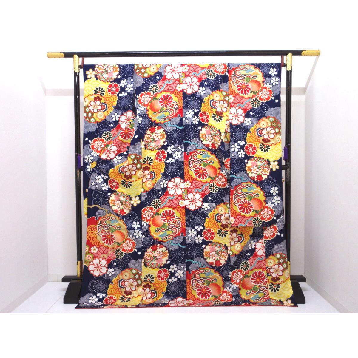 振袖　友禅金彩加工　刺繍入り