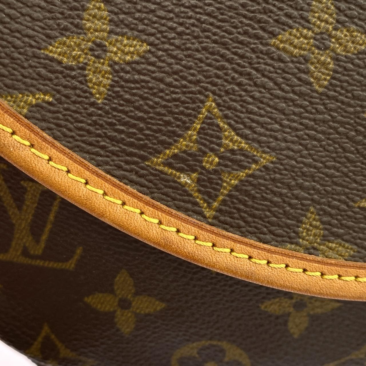 ルイヴィトン モノグラム ソミュール 30cm M42256 ショルダーバッグ