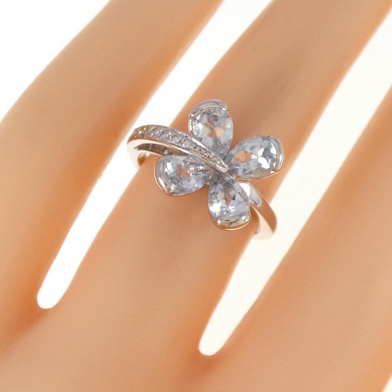 K18WG フラワー アクアマリン リング 1.32CT