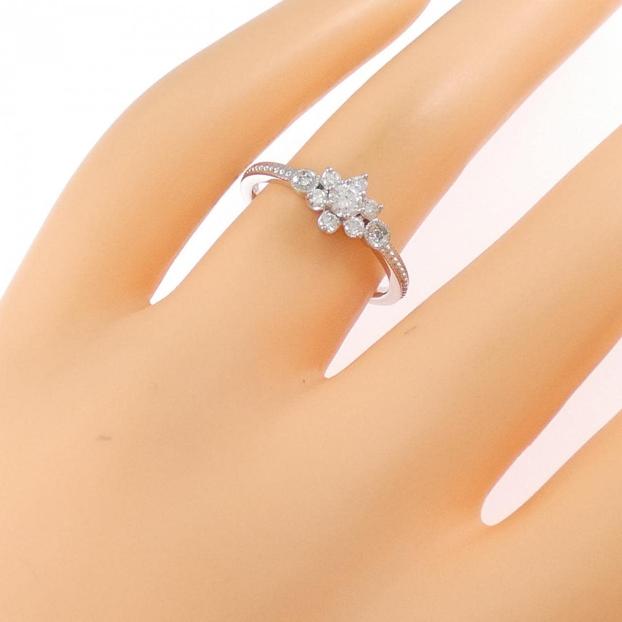 PT900 フラワー ダイヤモンド リング 0.25CT