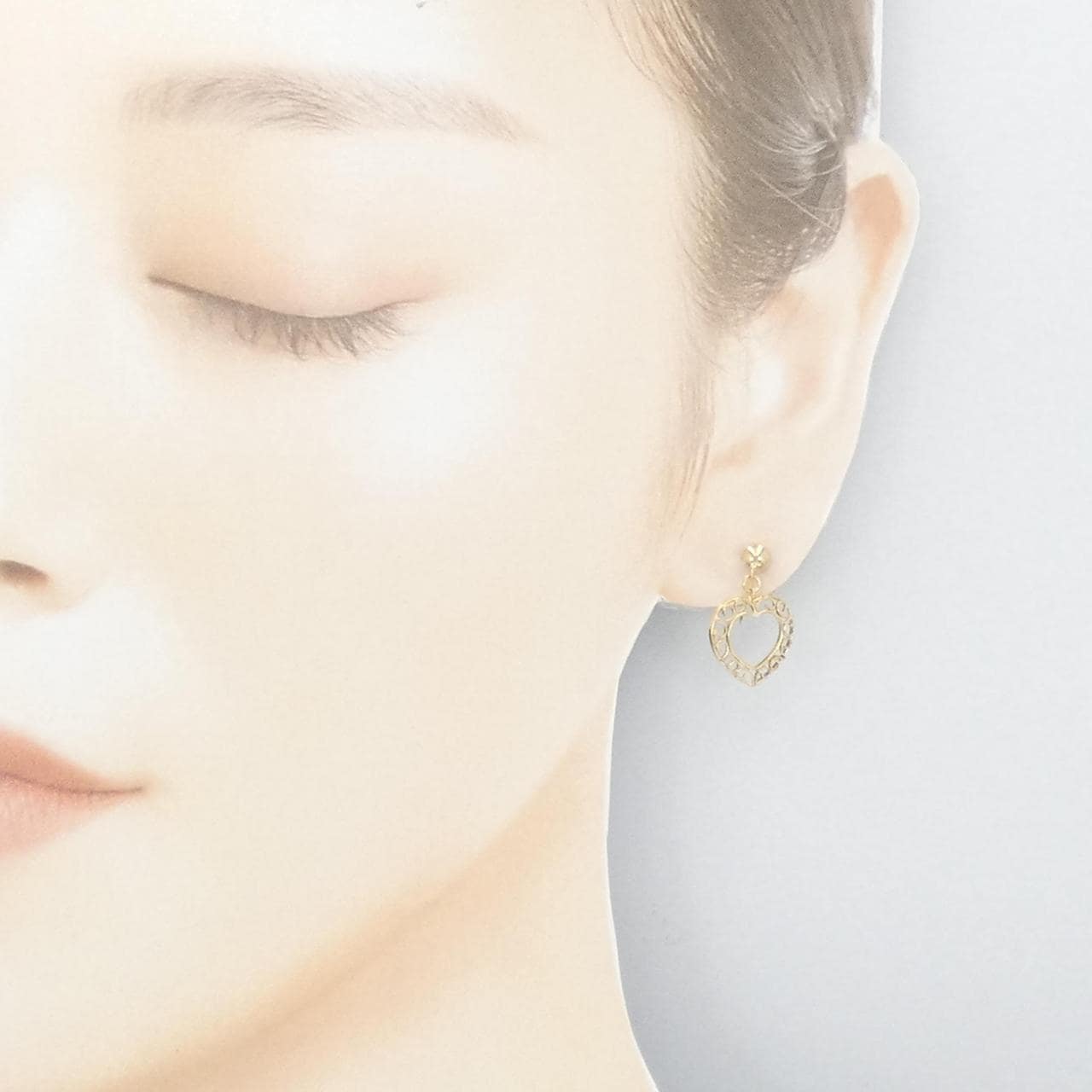 K18YG heart earrings