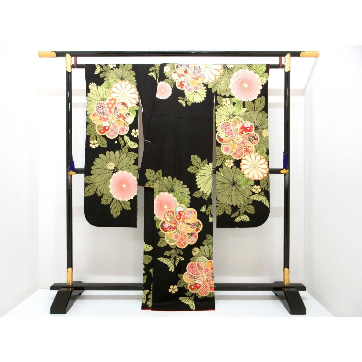 振袖　友禅金彩加工　刺繍入り