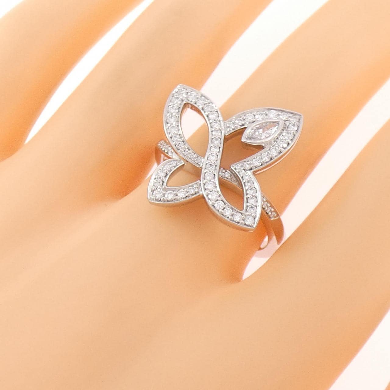 ハリーウィンストン リリークラスター リング 0.12CT