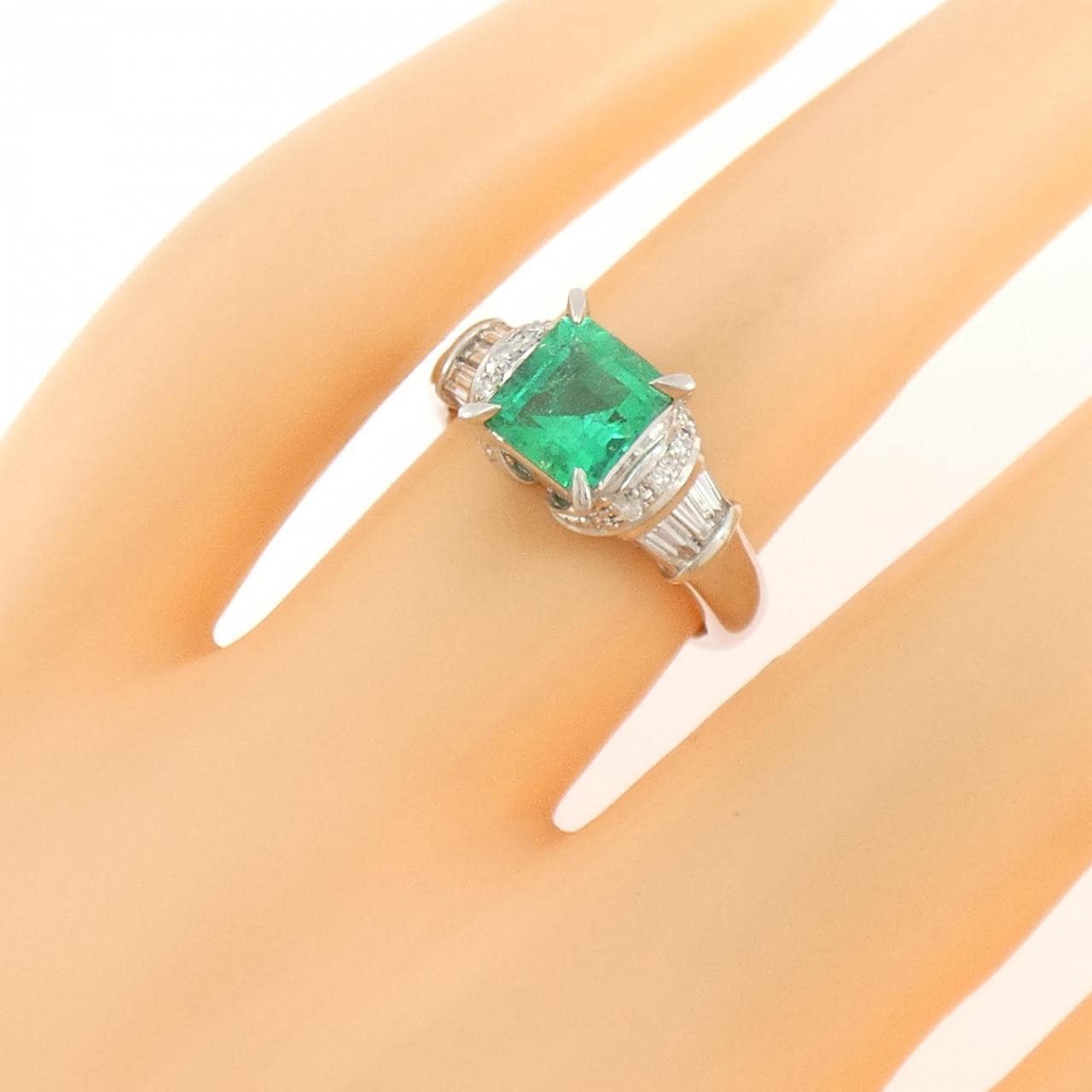 PT900 エメラルド リング 1.05CT
