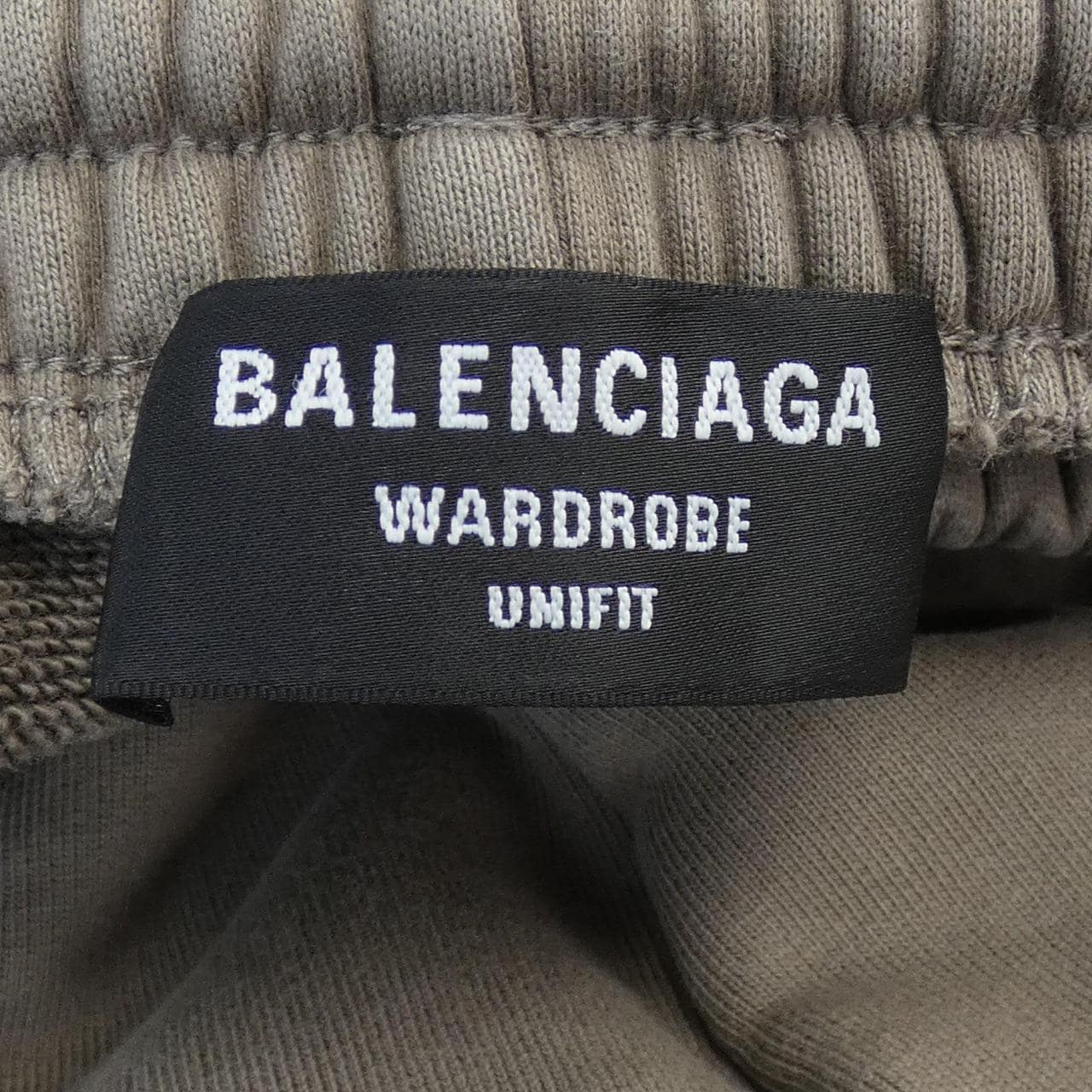 バレンシアガ BALENCIAGA WARDROBE 674591 TMVF5 UNISEX ショートパンツ