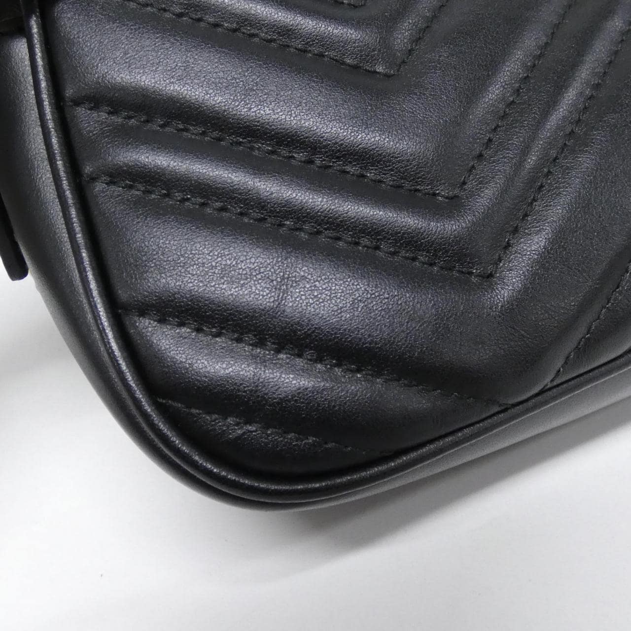 グッチ GG MARMONT 447632 DTD1T ショルダーバッグ