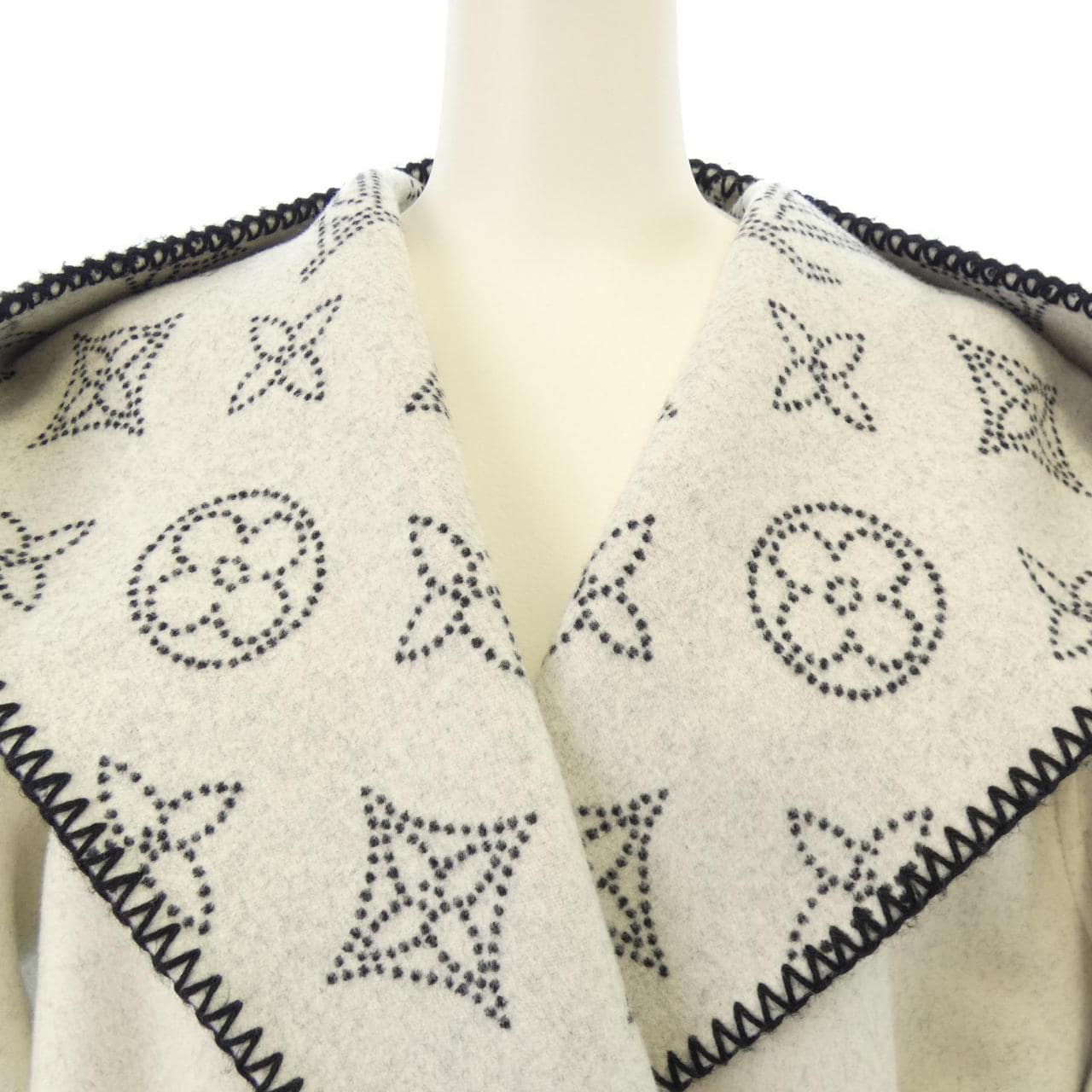 ルイヴィトン LOUIS VUITTON リバーシブルマヒナモノグラムラップコート FOCO04R90 コート